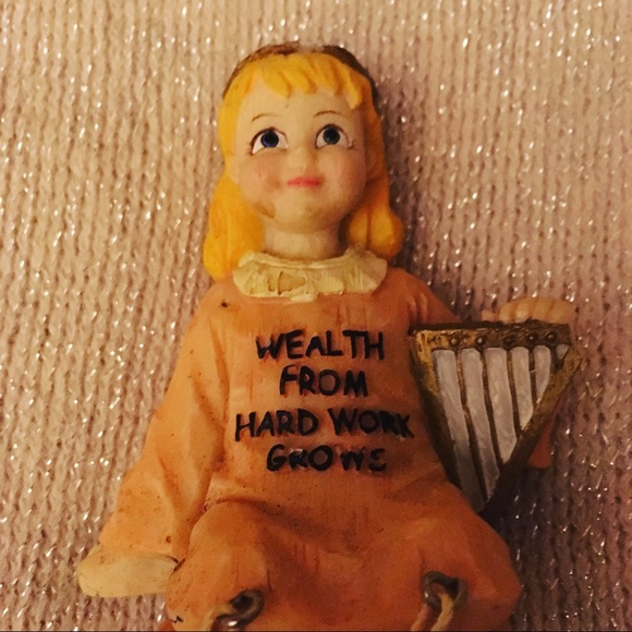 Meet Poshers Luckee & Lucee  Women & Men Apparels - Picture 4 of 8